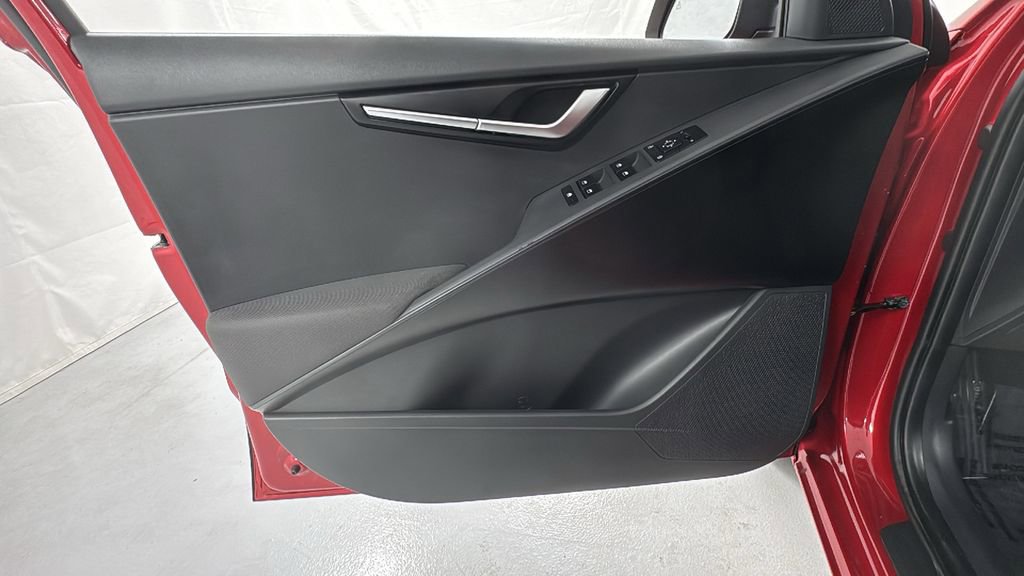 Used 2025 Kia Niro LX image 18