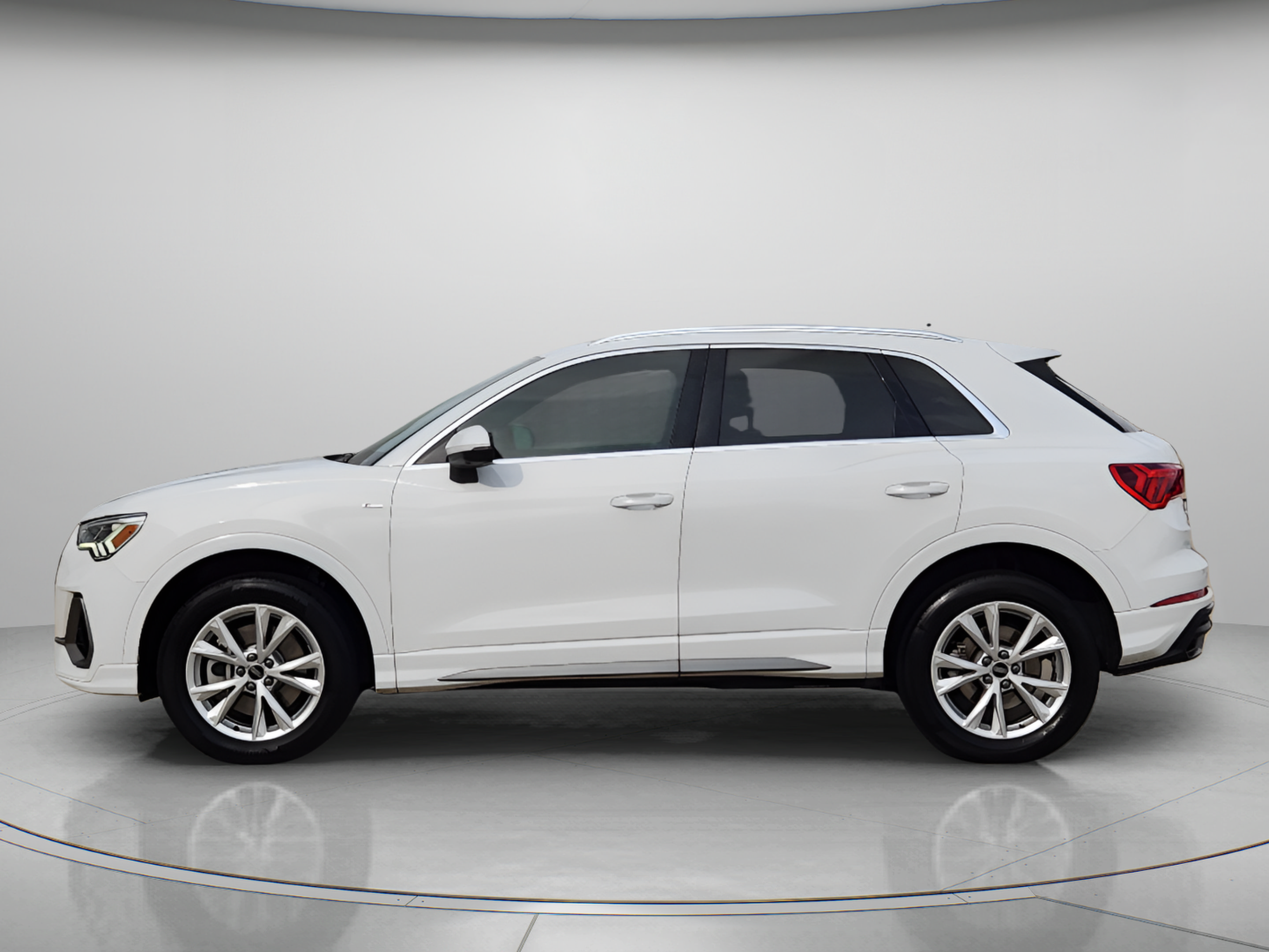 Used 2022 Audi Q3 2.0T Premium Plus AWD/4WD image 2