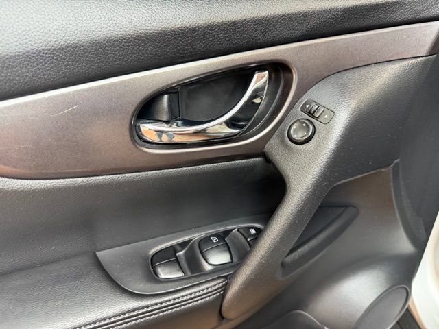 Used 2016 Nissan Rogue S w/ Appearance Package image 19