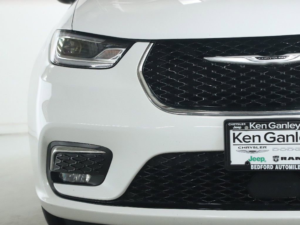 Used 2024 Chrysler Pacifica Touring-L FWD image 6