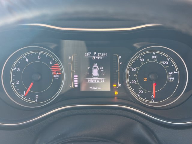 Used 2021 Jeep Cherokee Latitude Plus AWD/4WD image 24