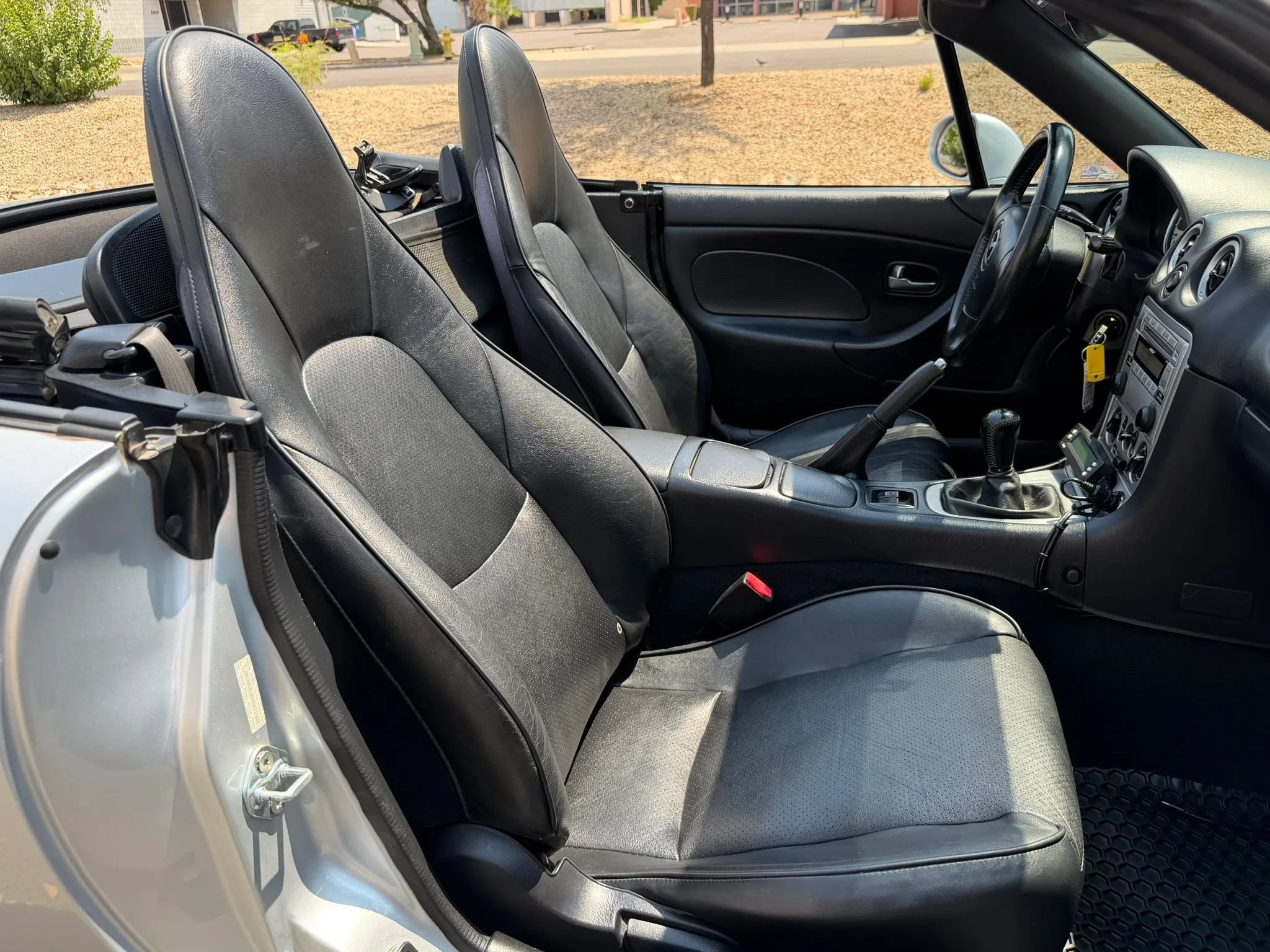 Used 2005 MAZDA MX-5 Miata LS RWD image 15
