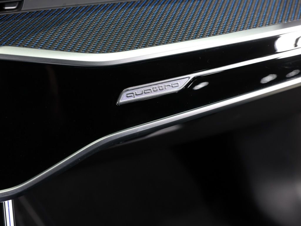 Used 2025 Audi RS 6 performance w/ Blue RS Design Package Plus image 38