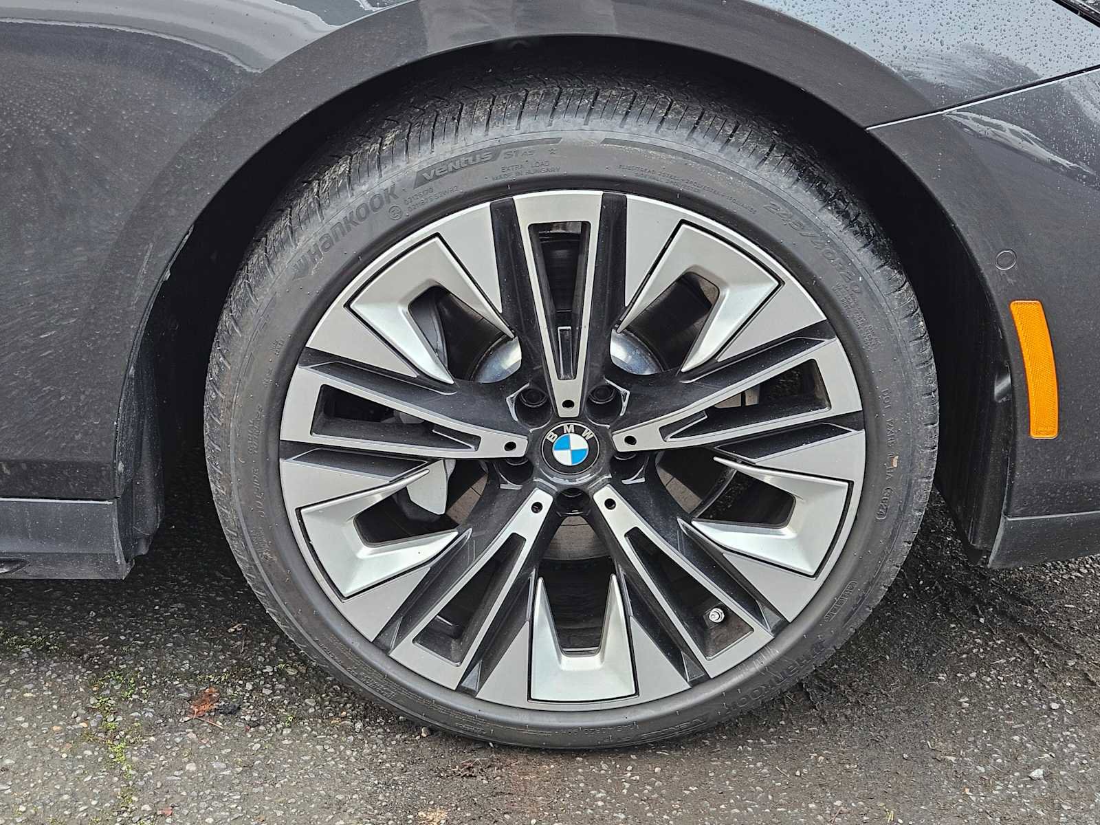 Used 2024 BMW 530i xDrive w/ Convenience Package image 18