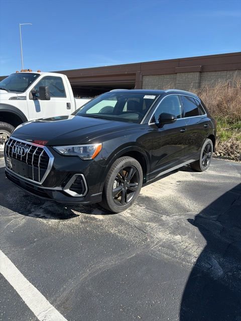Used 2020 Audi Q3 2.0T Premium w/ Convenience Package AWD/4WD image 2