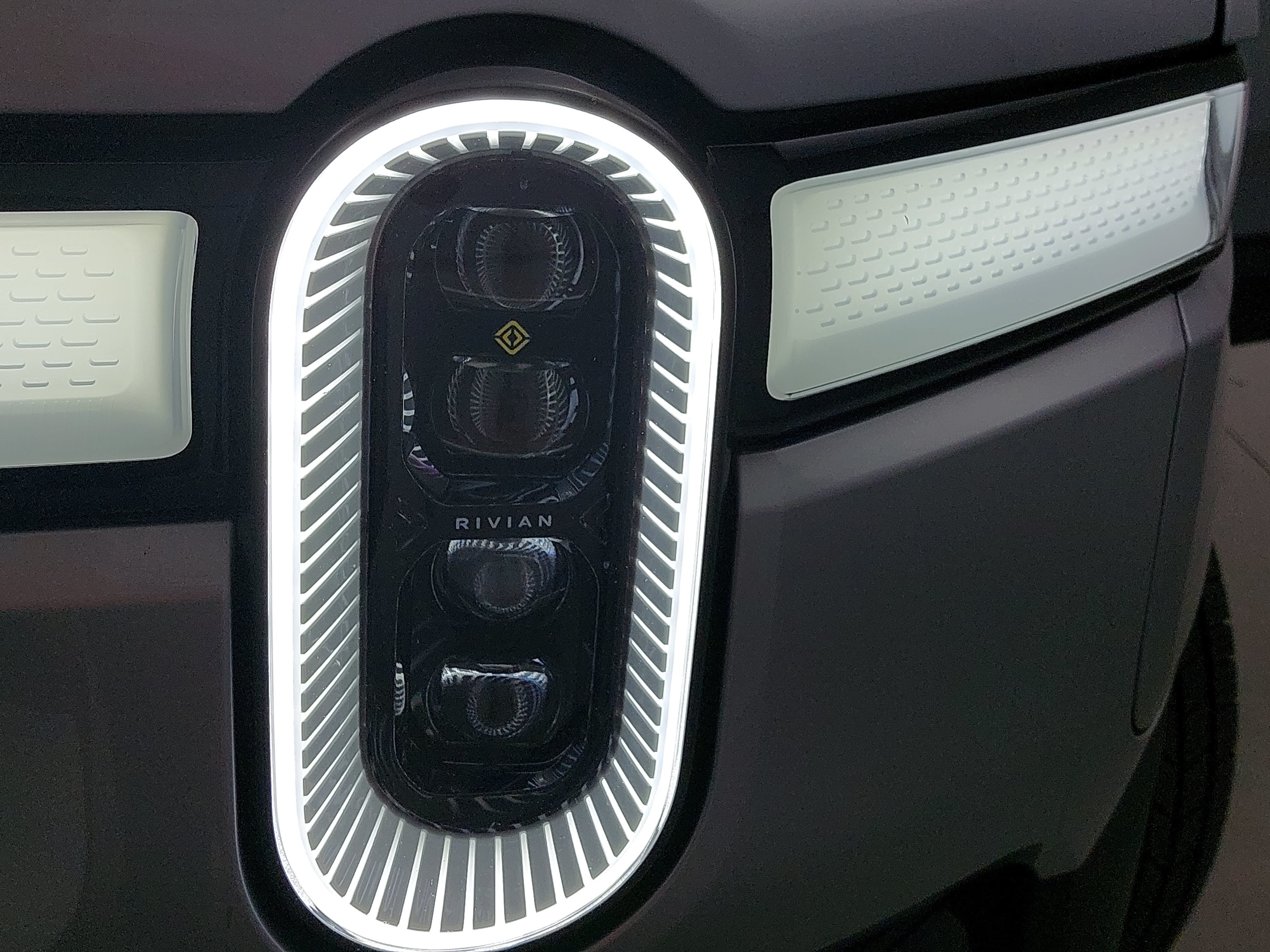 Used 2023 Rivian R1T Adventure Dual AWD/4WD image 32
