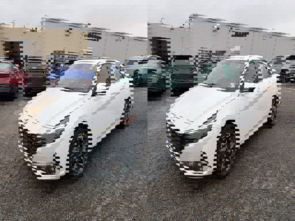 Certified 2022 Hyundai Elantra Limited image 3