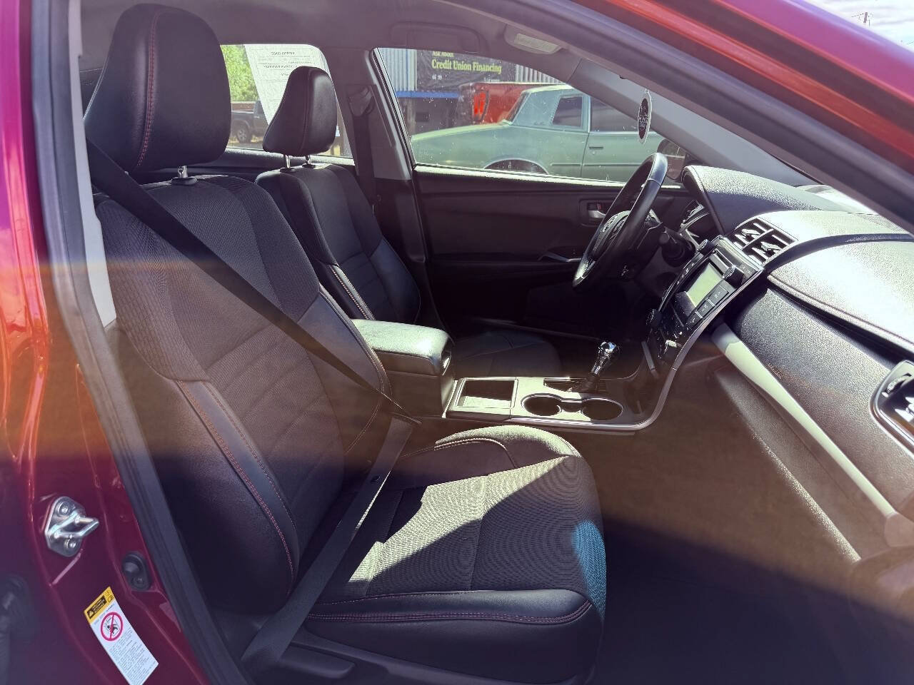 Used 2016 Toyota Camry SE FWD image 28