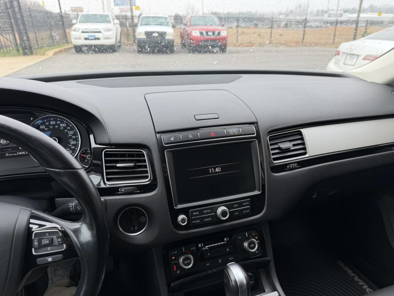 Used 2016 Volkswagen Touareg VR6 image 26