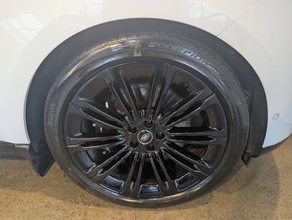 Used 2025 Land Rover Range Rover Long Wheelbase SE image 10