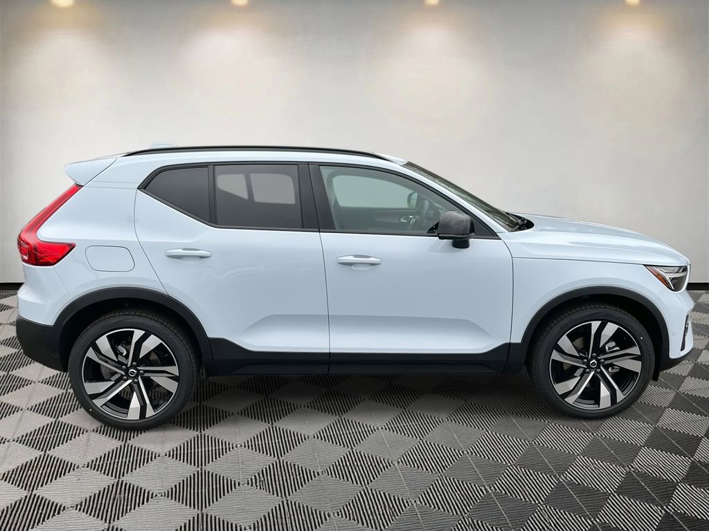 New 2026 Volvo XC40 B5 Ultra w/ Climate Package image 2