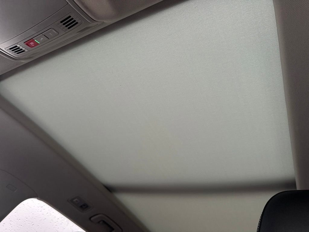 Used 2023 Volkswagen Taos SE w/ Panoramic Sunroof Package image 17