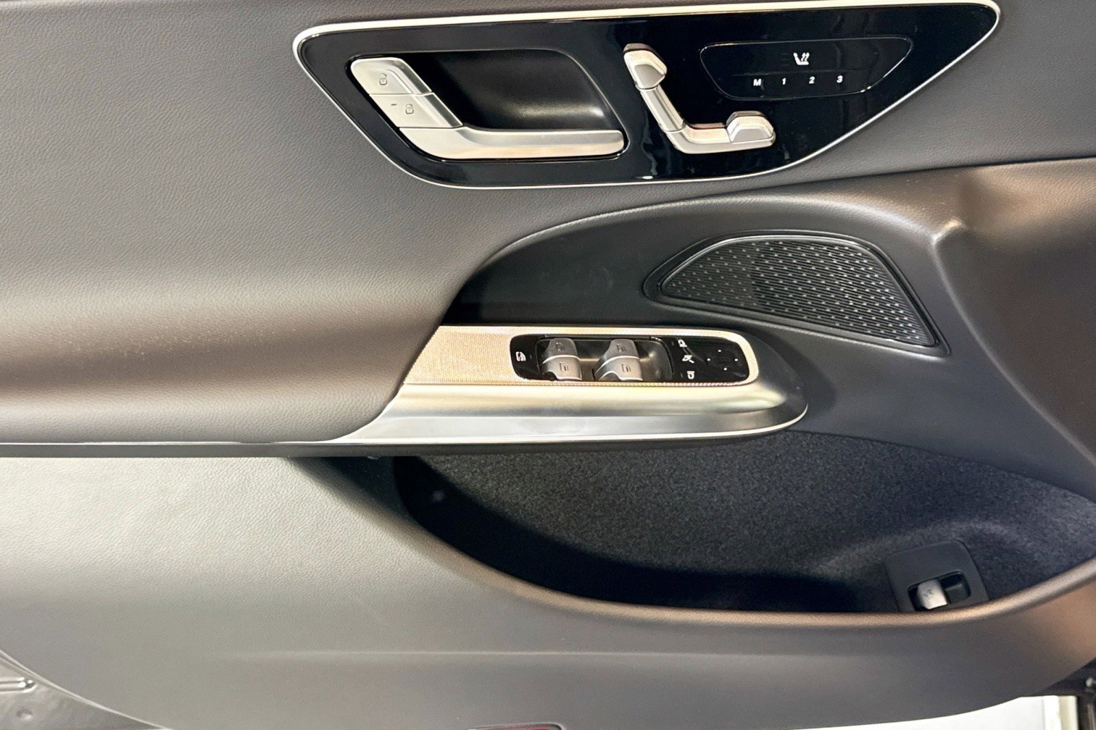 New 2026 Mercedes-Benz E 450 4MATIC Sedan image 16