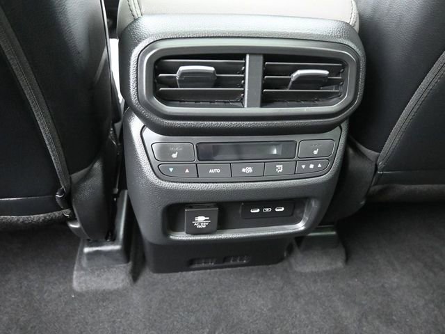 Used 2025 Honda Pilot Elite image 37