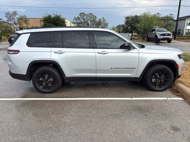 Used 2025 Jeep Grand Cherokee L Altitude RWD image 6