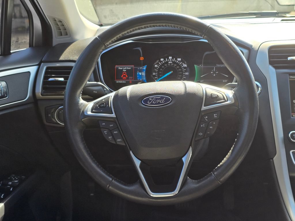 Used 2016 Ford Fusion SE w/ Equipment Group 202A FWD image 17