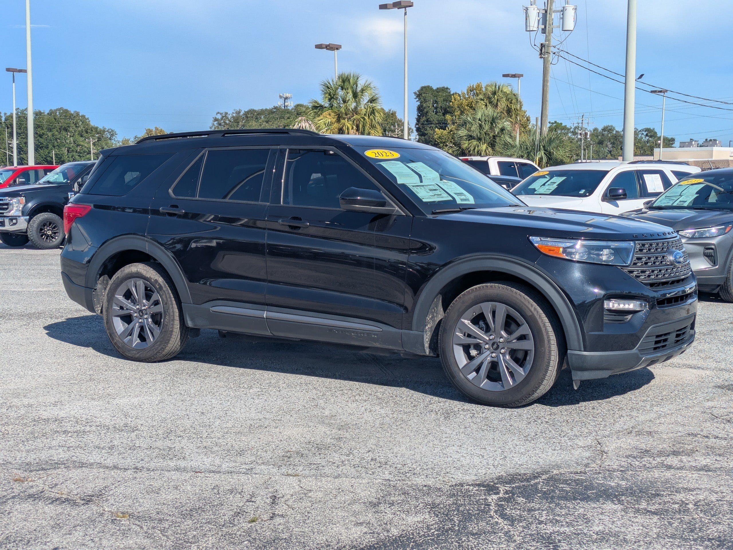 Used 2023 Ford Explorer XLT w/ Equipment Group 202A AWD/4WD image 2