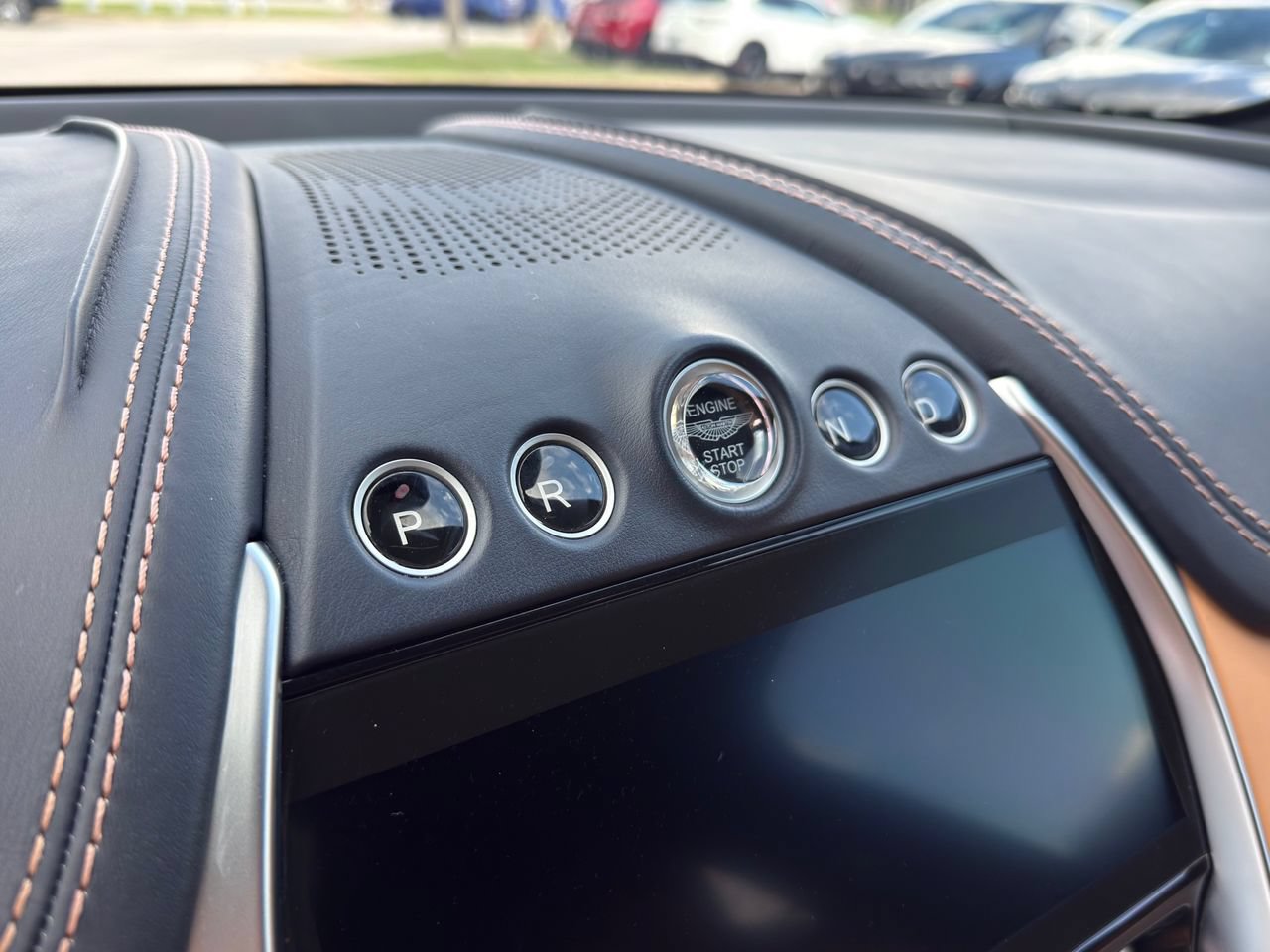 Used 2021 Aston Martin DBX AWD/4WD image 22