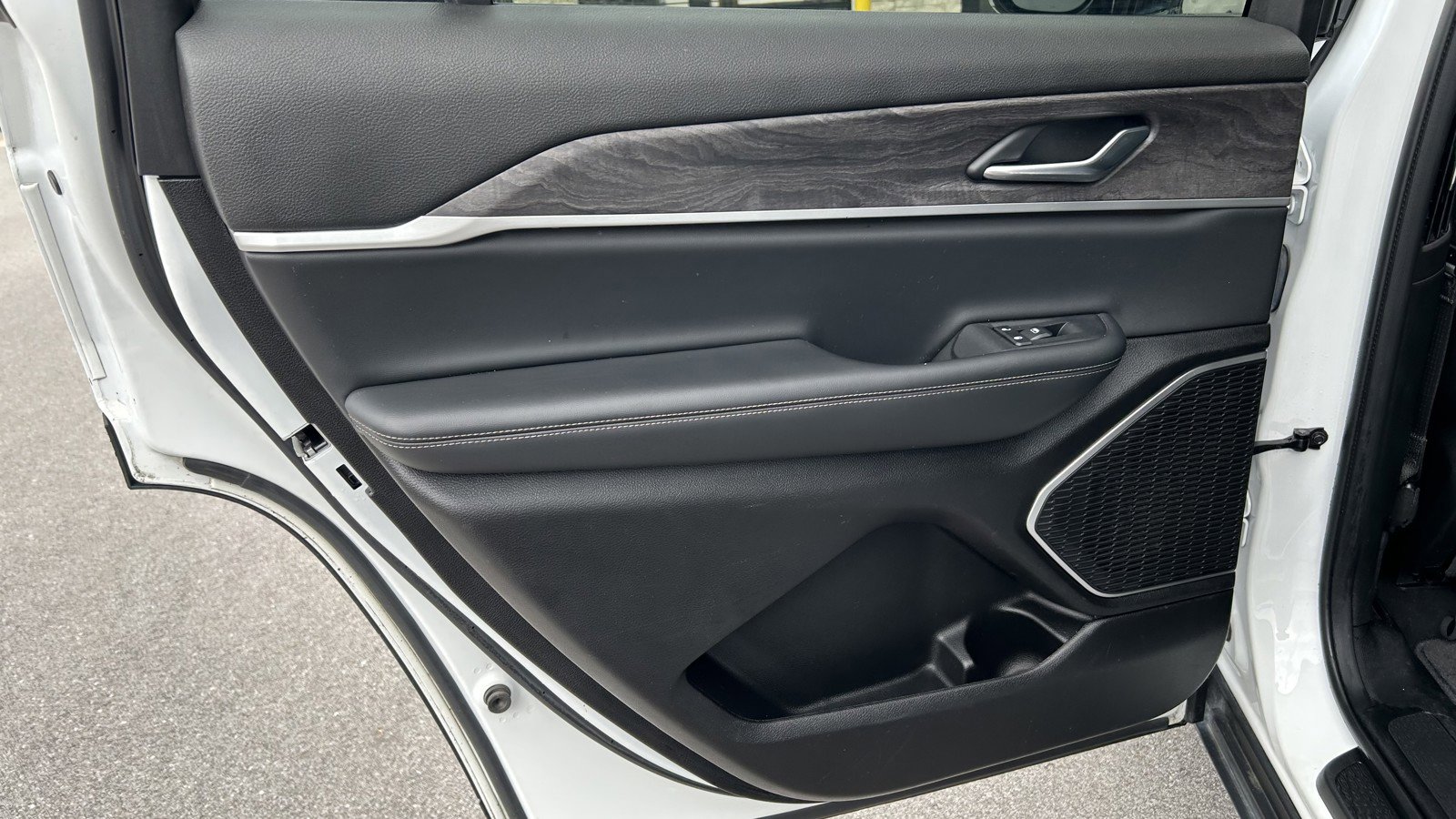 Used 2022 Jeep Grand Cherokee L Limited image 12