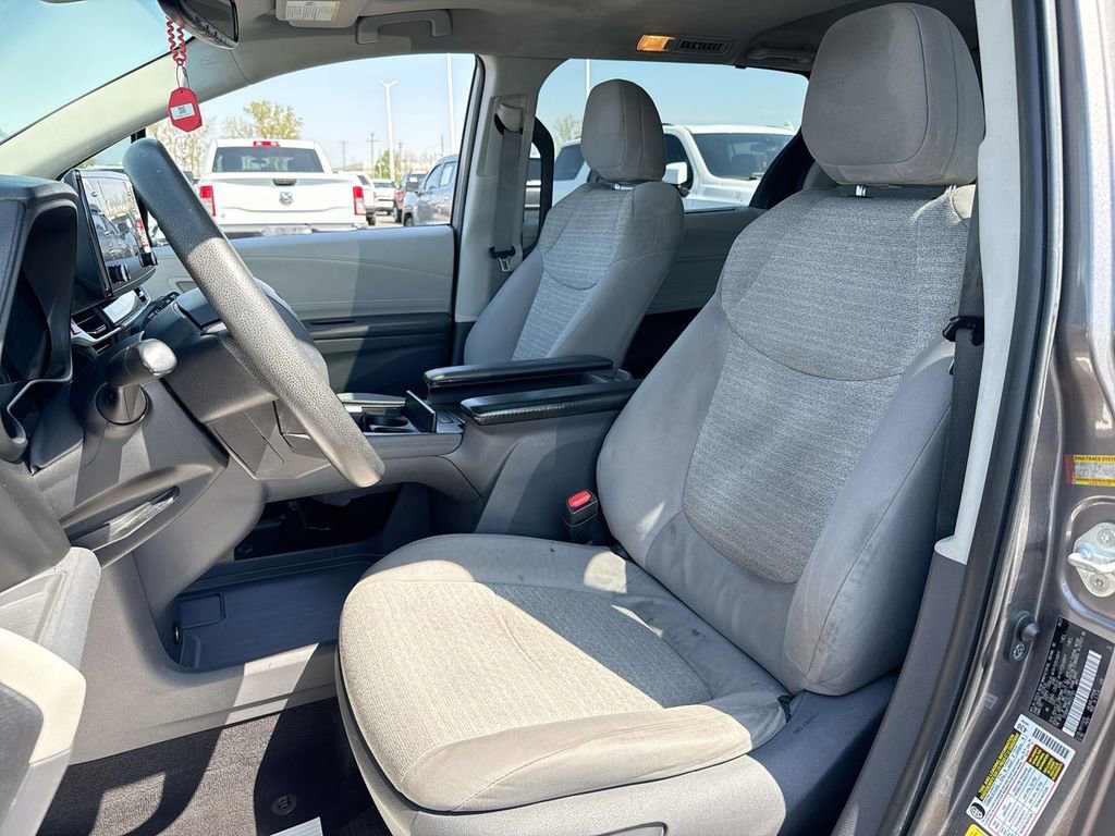 Used 2021 Toyota Sienna LE w/ LE Plus Package AWD/4WD image 11