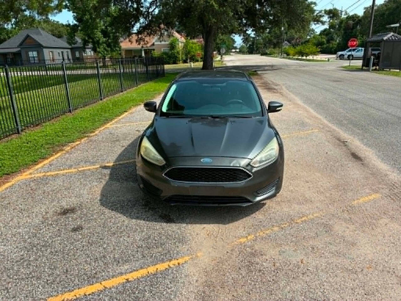 Used 2016 Ford Focus SE FWD image 2