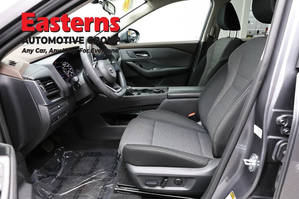 Used 2023 Nissan Rogue SV AWD/4WD image 13