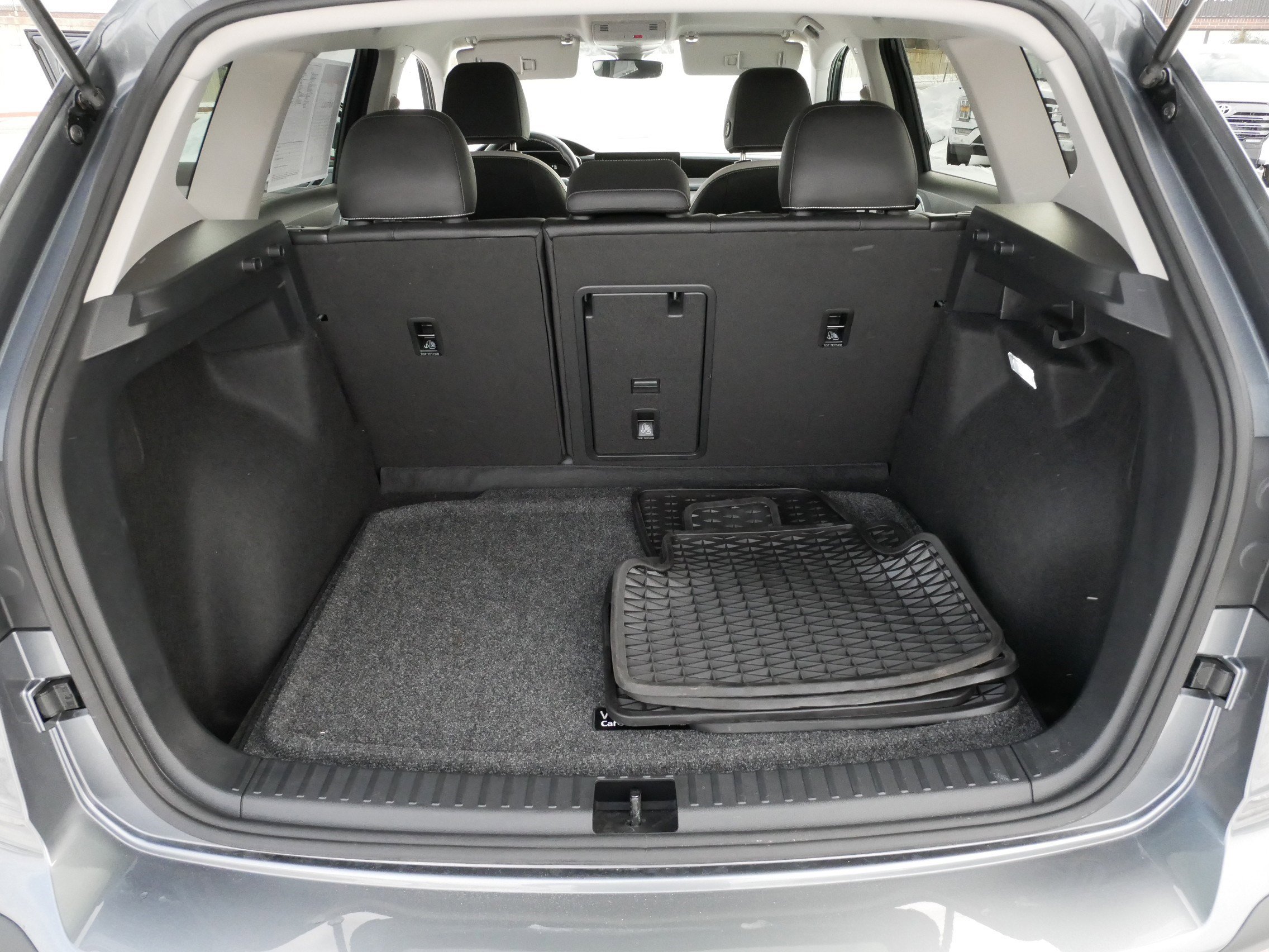 Certified 2025 Volkswagen Taos SE image 18