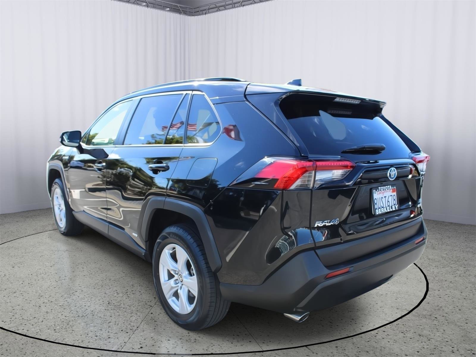 Used 2021 Toyota RAV4 AWD Hybrid image 6