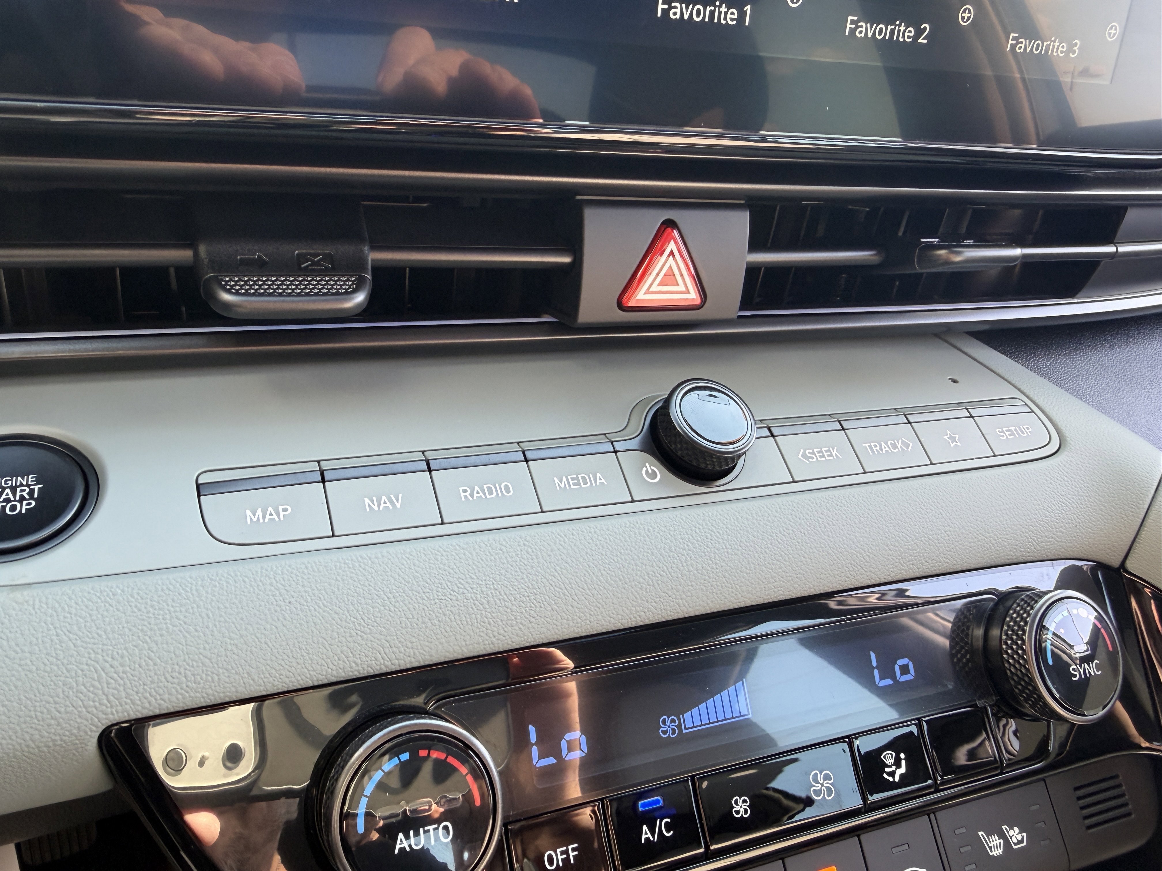 Certified 2025 Hyundai Elantra Limited image 35