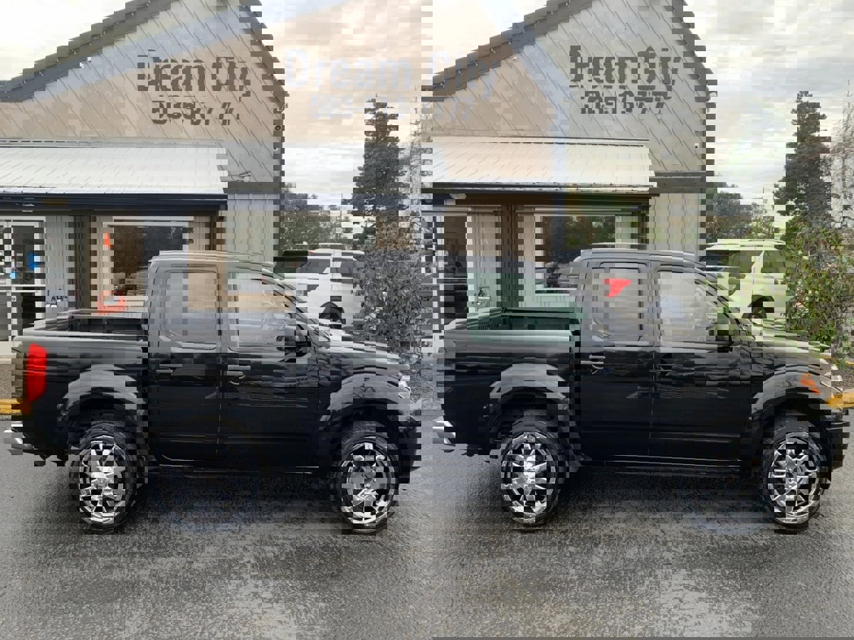 Used 2016 Nissan Frontier SV image 3