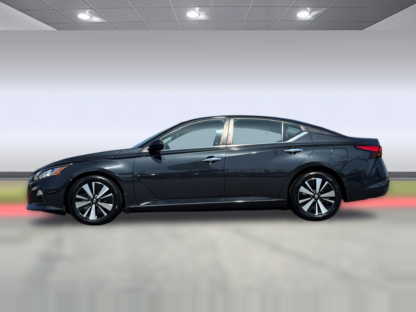 Used 2022 Nissan Altima 2.5 SV FWD image 2