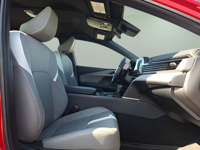 Used 2025 Toyota Camry SE w/ Convenience Package image 15