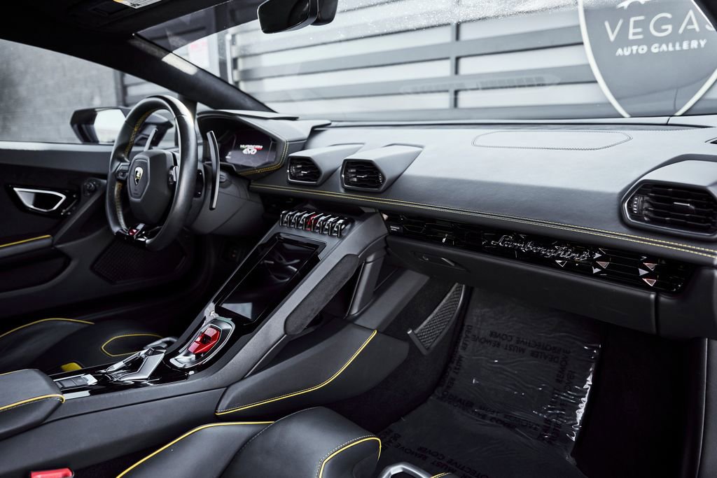 Used 2021 Lamborghini Huracan EVO image 40