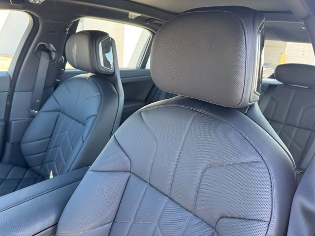 New 2026 BMW 760i xDrive w/ Premium Package image 14