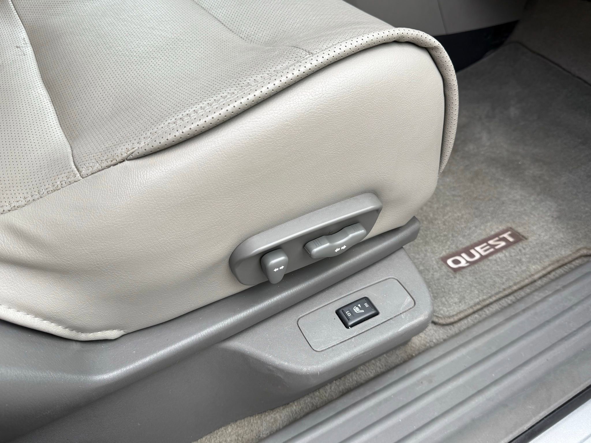 Used 2009 Nissan Quest SE w/ Seat Pkg image 23