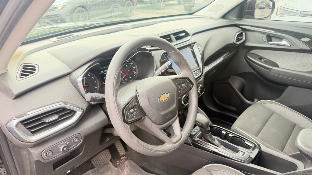 Used 2021 Chevrolet TrailBlazer LT w/ Sun and Liftgate Package FWD image 14