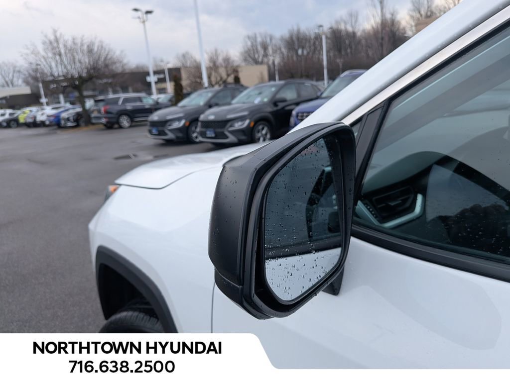 Used 2021 Toyota RAV4 LE AWD/4WD image 37