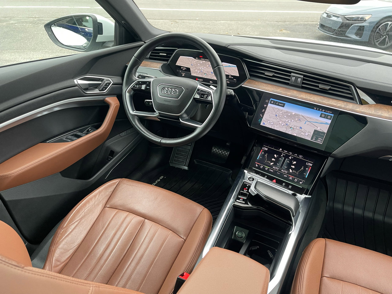 Used 2023 Audi e-tron Premium Plus w/ Premium Plus Package image 36