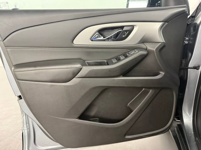Used 2021 Chevrolet Traverse LT image 29