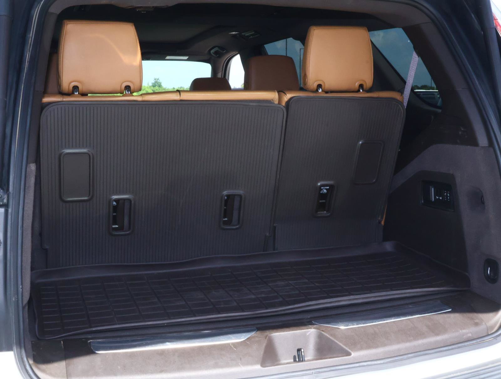 Used 2021 Cadillac Escalade Premium Luxury RWD image 28