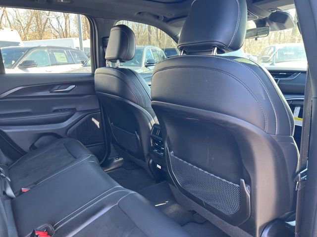 Used 2025 Jeep Grand Cherokee Altitude image 24