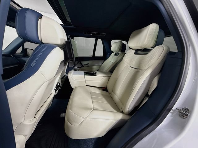 Certified 2025 Land Rover Range Rover SV AWD/4WD image 24