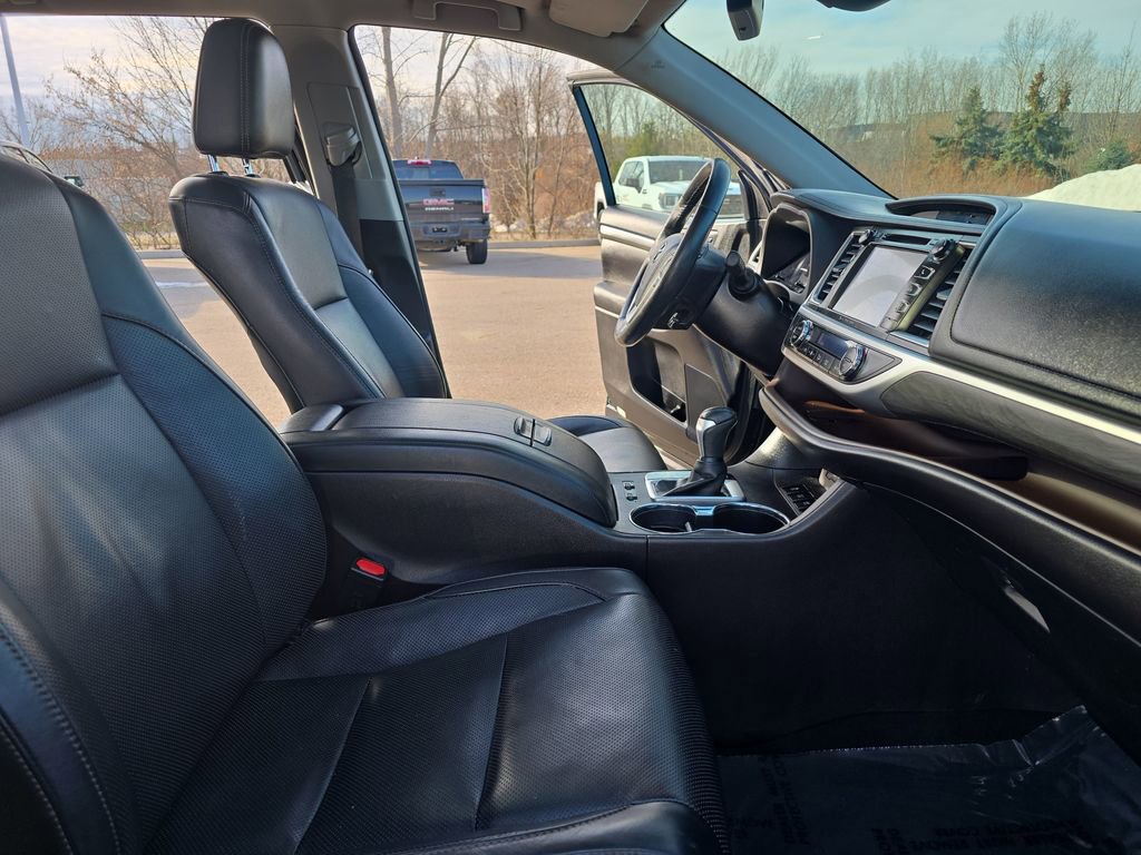 Used 2017 Toyota Highlander Limited Platinum image 10