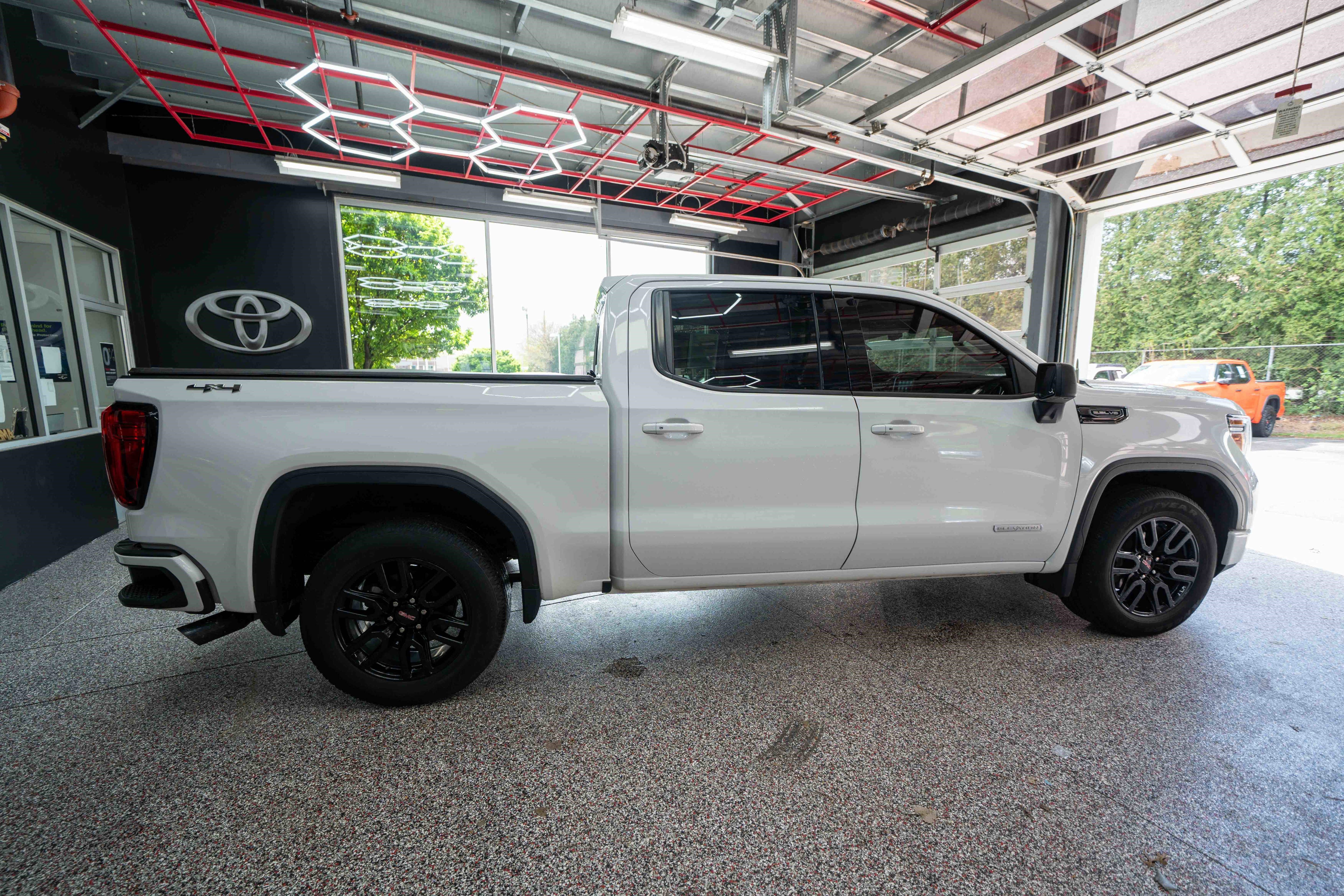 Used 2020 GMC Sierra 1500 Elevation w/ Elevation Value Package AWD/4WD image 4