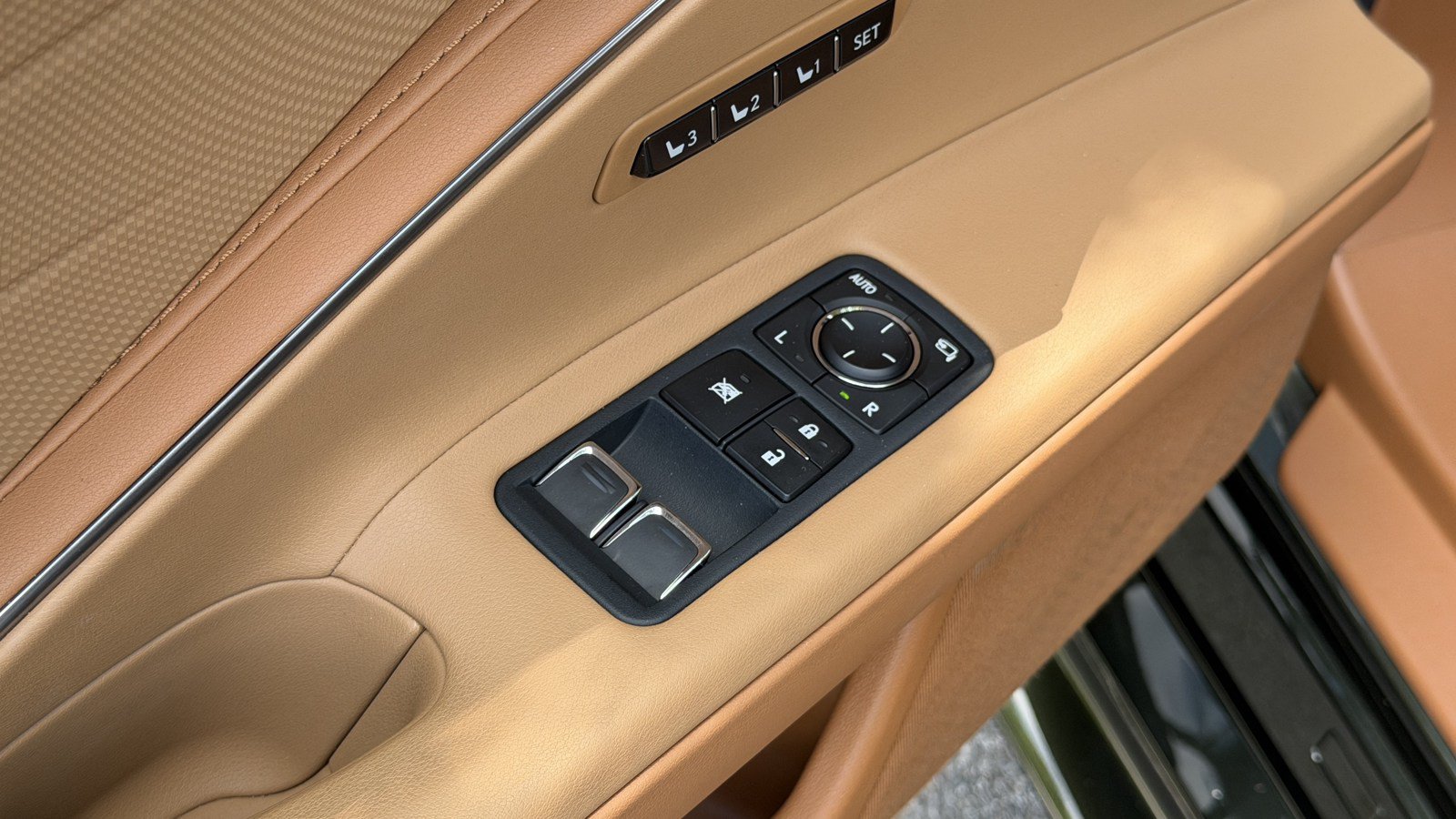 Used 2021 Lexus LC 500 Convertible w/ Touring Package RWD image 13