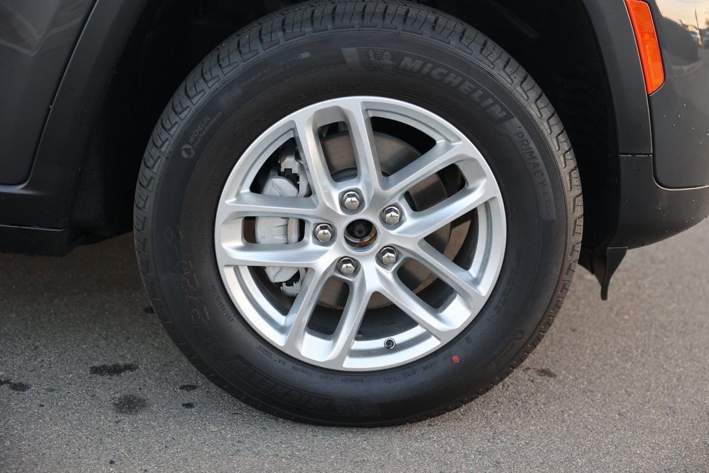 New 2025 Jeep Grand Cherokee Laredo X w/ Trailer Tow Package image 8