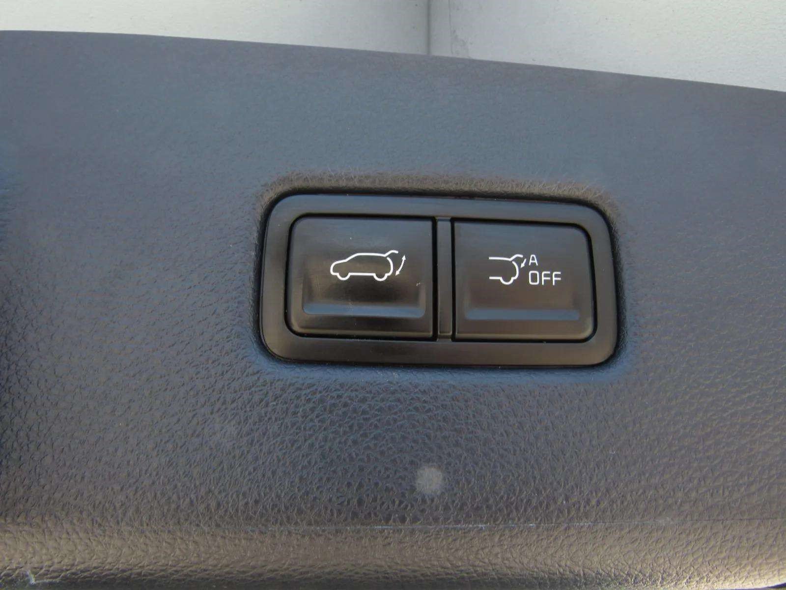 Used 2025 Kia Carnival SX w/ SX Dark Edition Package FWD image 14