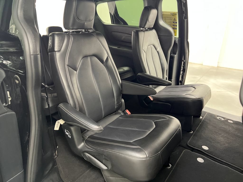 Used 2025 Chrysler Pacifica Select FWD image 28