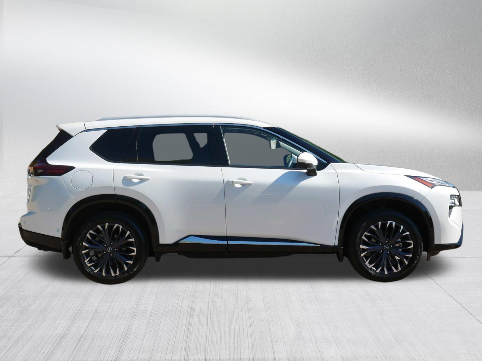 Certified 2024 Nissan Rogue Platinum w/ Platinum Premium Package AWD/4WD image 8