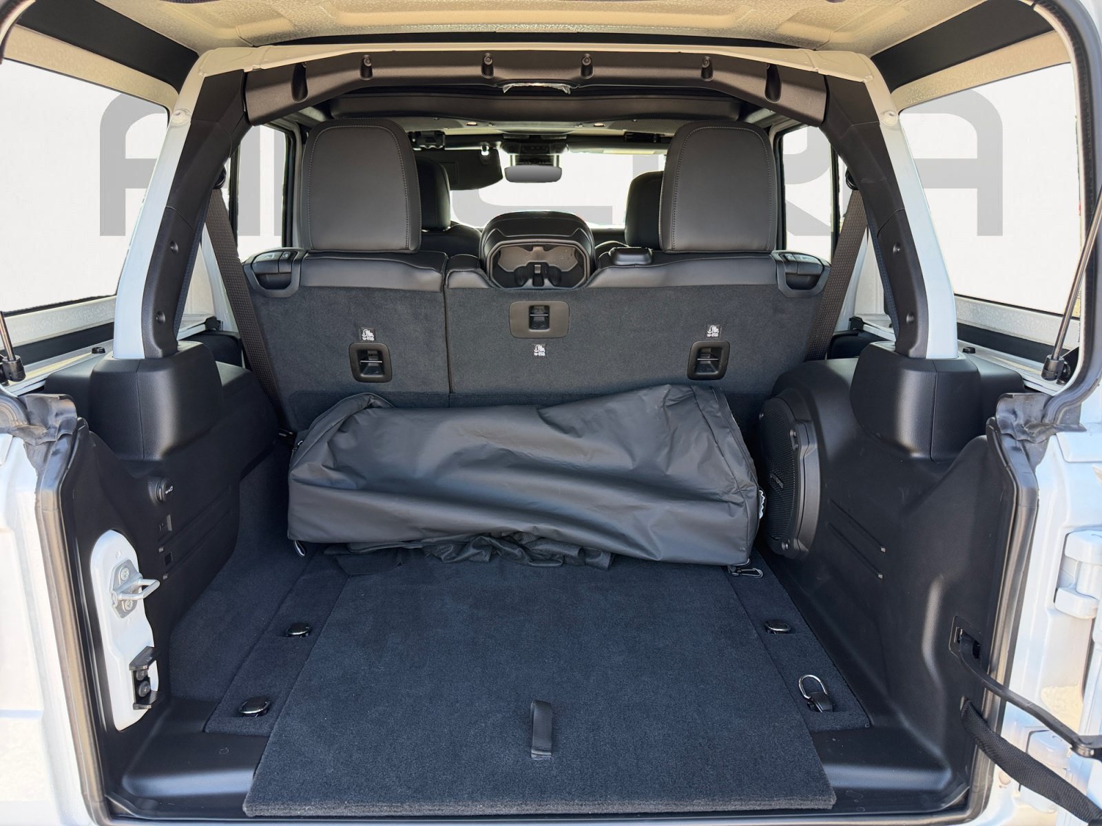 Used 2025 Jeep Wrangler Unlimited Rubicon AWD/4WD image 11